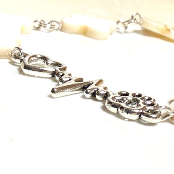 White Mother of Pearl Clover Beaded Short Necklace +Paw Print Heart Beat Pendant - Picture 7 of 13